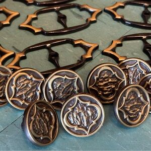 17 Vintage Amerock Monterey Cabinet Pull Knob BP-190 Antique Brass 1970’s